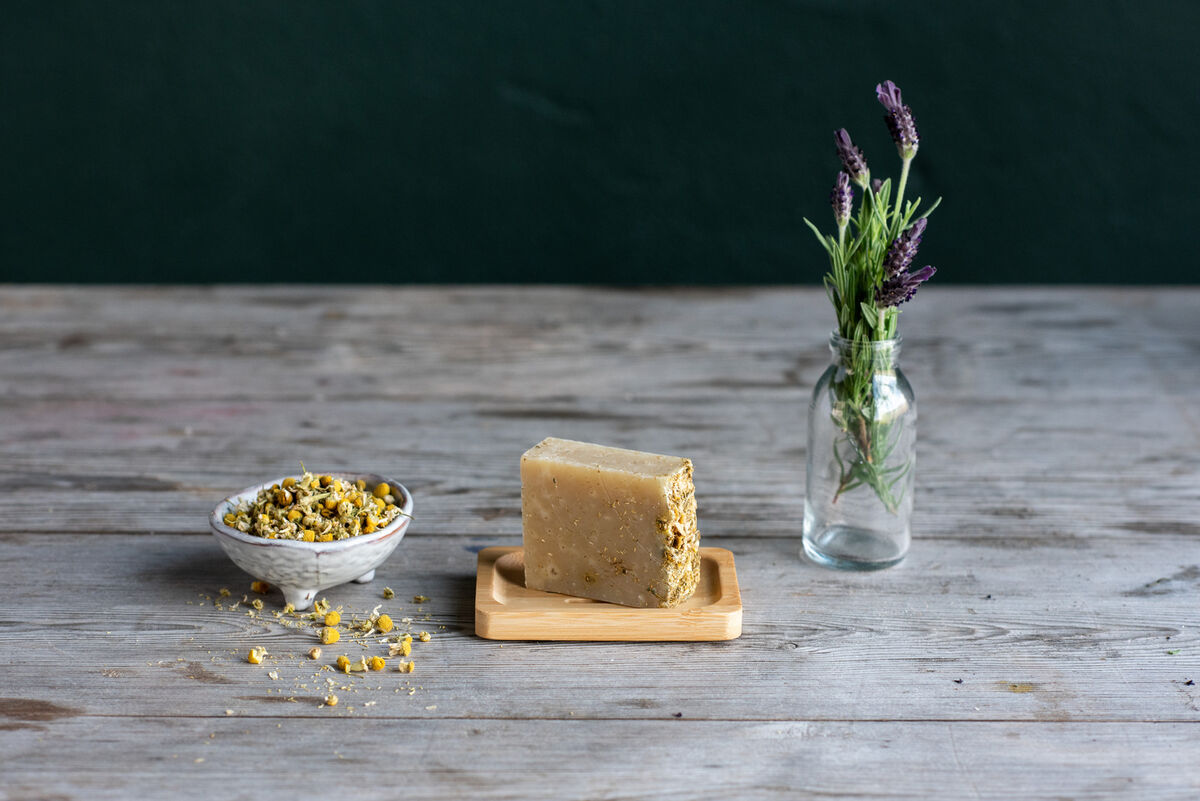 Oleo handmade Chamomile Flowers & Lavender Soap